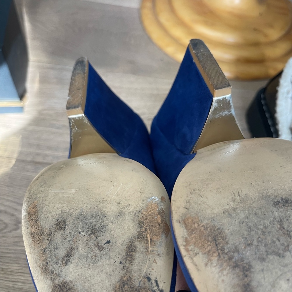 Blue Suede heels from Pour la Victoire! - Picture 4 of 9
